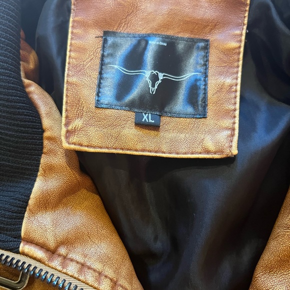 Mens Vegan leather jacket. Like-new condition - Picture 3 of 4